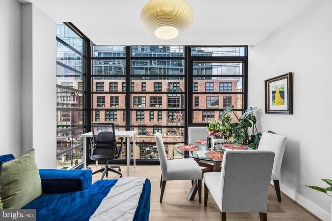 Building Photo - 1300 4th St SE