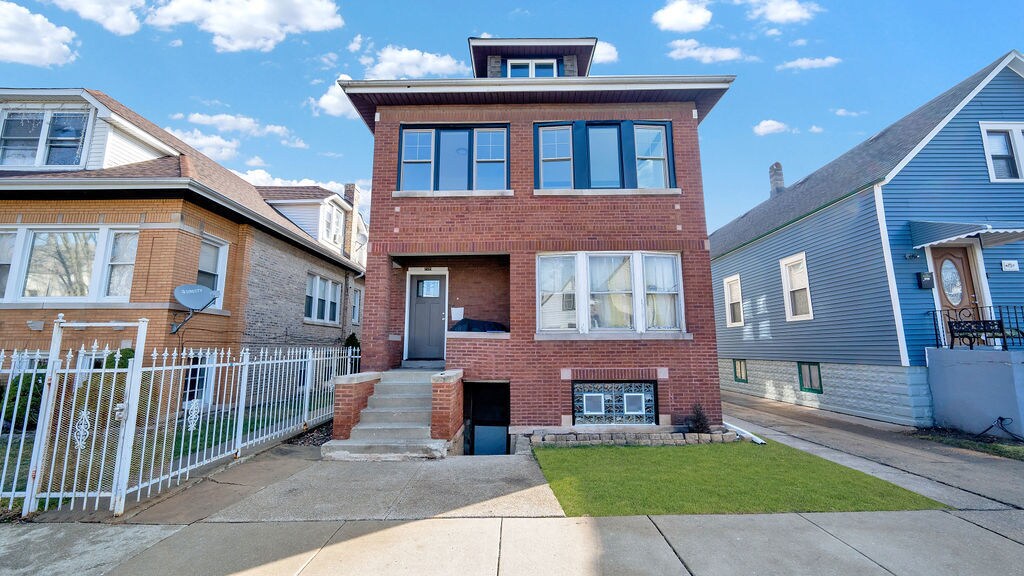 Building Photo - 2535 N Linder Ave