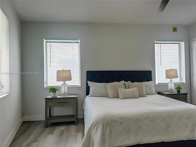 Building Photo - 10190 E Bay Harbor Dr