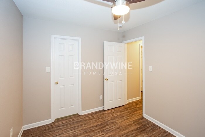 Building Photo - 5704 Shining Oak Ln