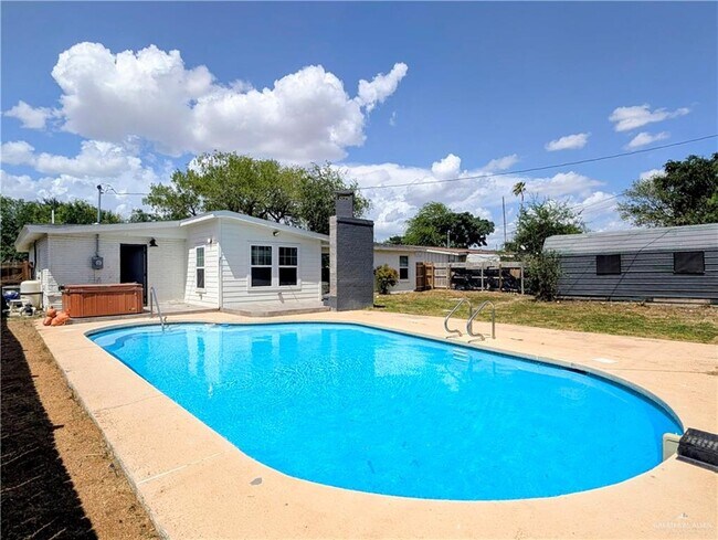 Building Photo - 14 Harvey St