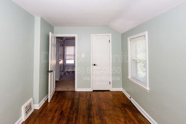 Building Photo - 4871 Oakland Dr
