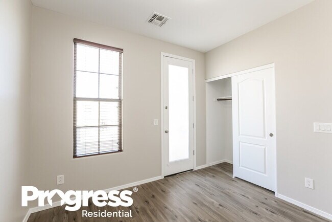 Building Photo - 1637 W Lacewood Pl