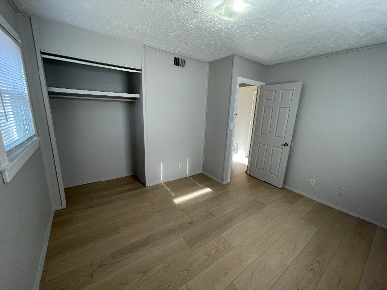 Building Photo - 3830 Blondo St