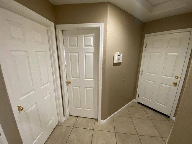 Building Photo - Cozy NW Visalia Home Rent Ready!