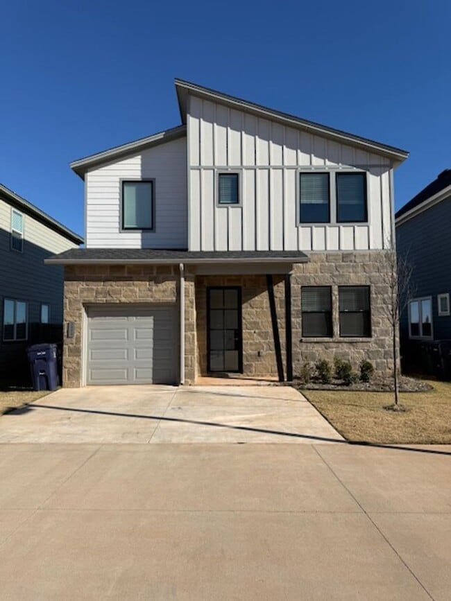 Building Photo - Beautiful home in Edmond/Oklahoma City
