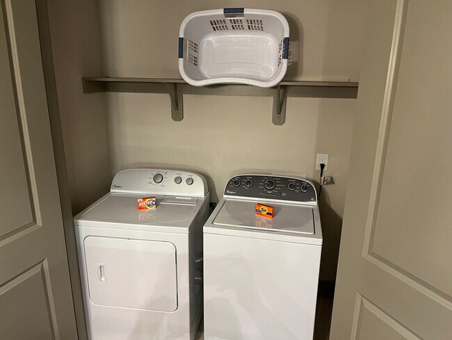 Building Photo - 5655 Carnegie Blvd