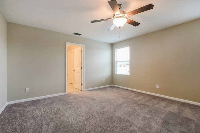 Building Photo - 2703 Island Walk Dr