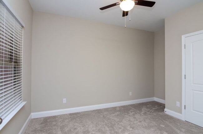 Building Photo - 2045 Moultrie Cir