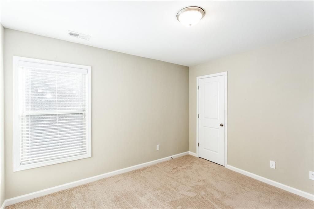 Building Photo - 2105 Greencrest Cir