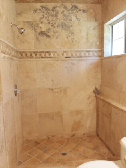 Building Photo - 770 Haines Ct