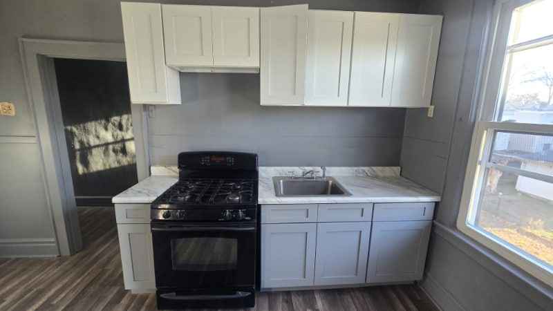 Building Photo - 27-29-29 Schofield St