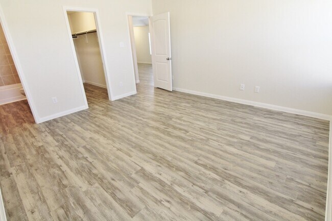 Building Photo - 13206 Withee Path Ln