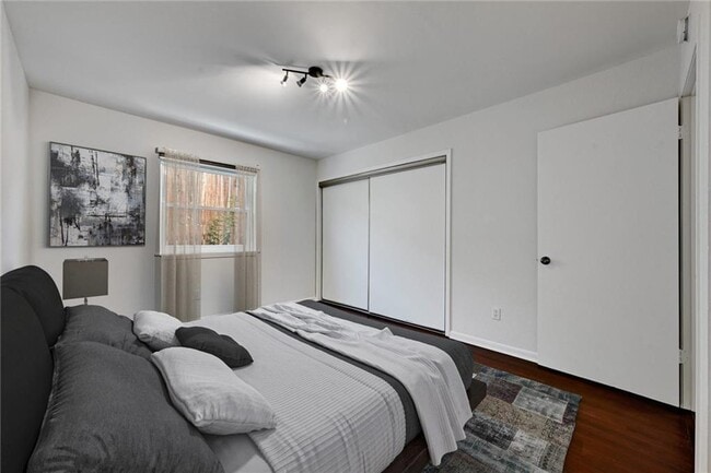 Building Photo - 2104 Cullen Ave