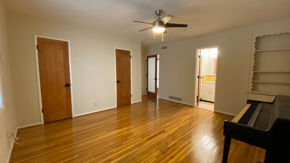 Building Photo - 4425 Maplewood Ave