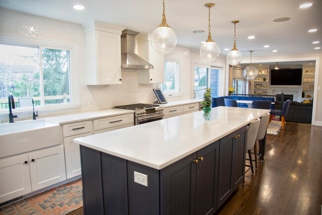 Building Photo - 2S316 Arrowhead Dr