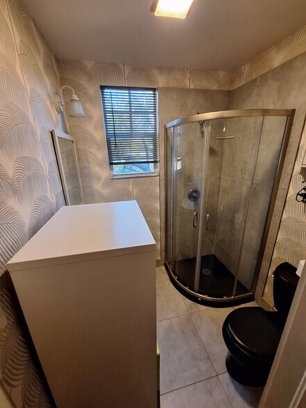 Building Photo - 505 54th St