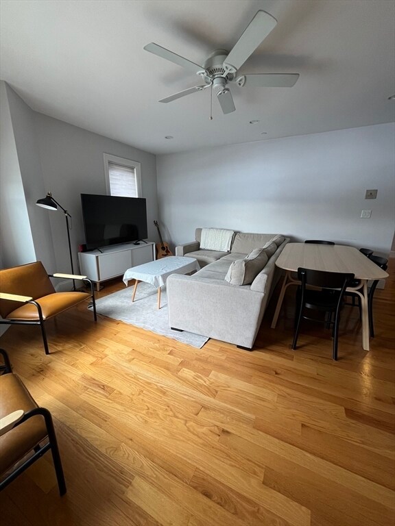 Building Photo - 563 Broadway