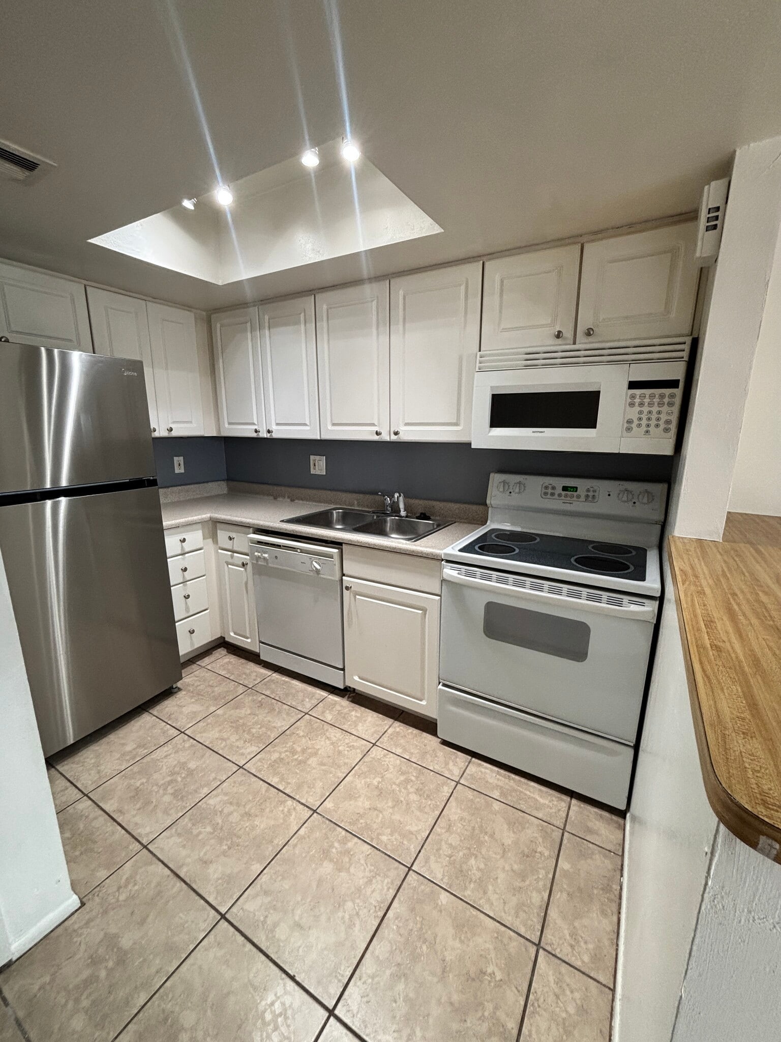 Building Photo - 700 W University Dr