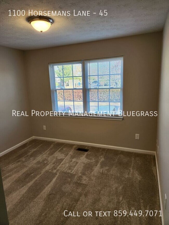 Building Photo - 1100 Horsemans Ln