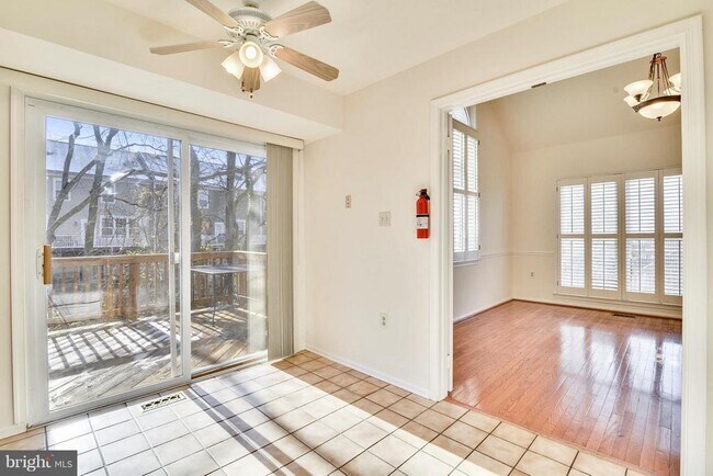 Building Photo - 3023 Oakton Meadows Ct