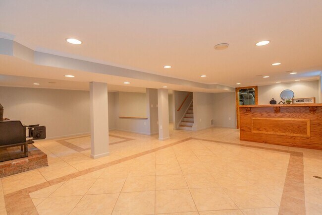 Building Photo - 4 Bed, 3, Bath Single Family Home in Ranson, WV