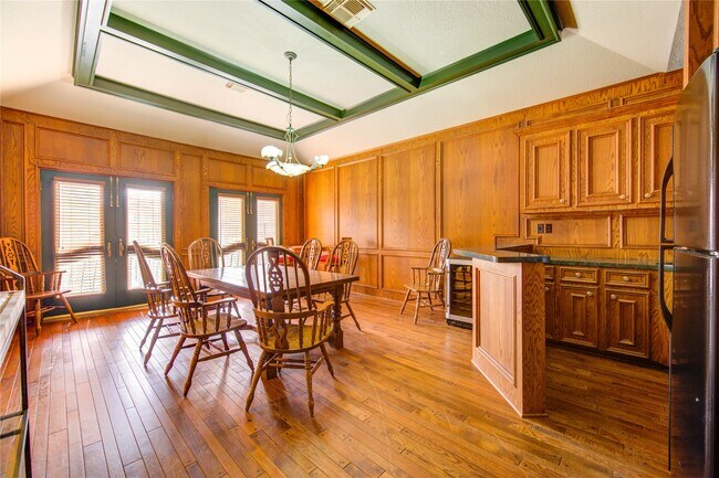 Building Photo - 2510 Potomac Dr