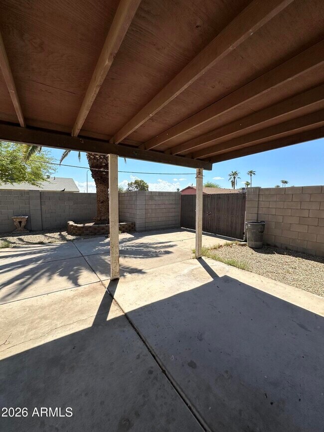 Building Photo - 5653 W Hatcher Rd