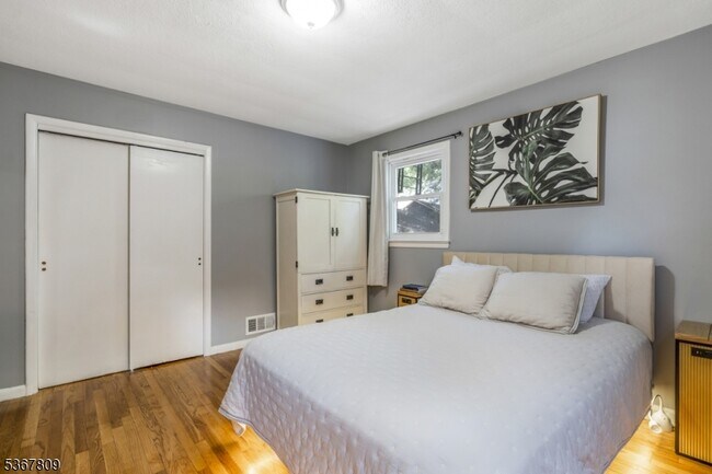 Building Photo - 9 Westervelt Pl