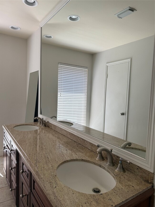 Building Photo - 2914 Shadowdale Dr