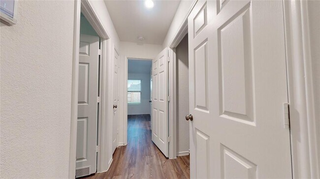 Building Photo - 1206 Silver Fir Ct