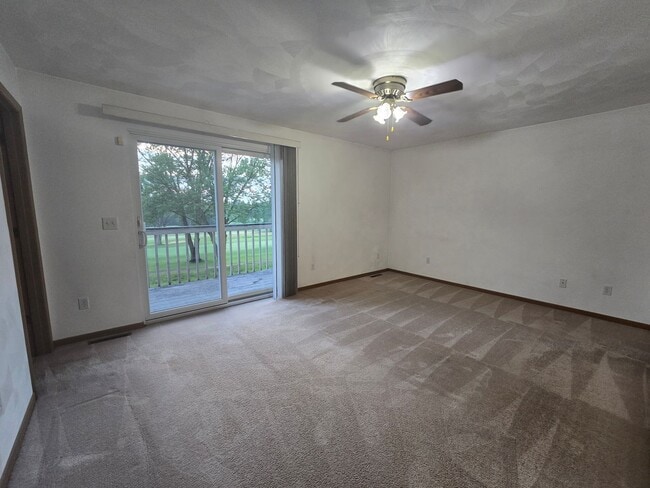 Building Photo - Large 3 Bedroom Townhouse in Burrell Schoo...