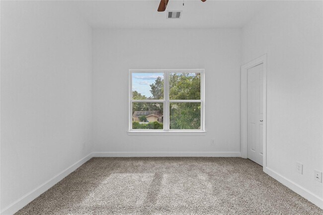Building Photo - 7805 Farnsworth St