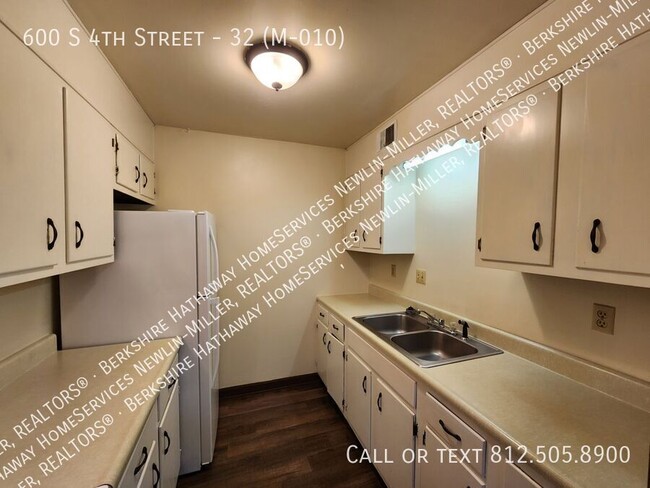 Building Photo - Downtown 1 bedroom Courtyard Apartment