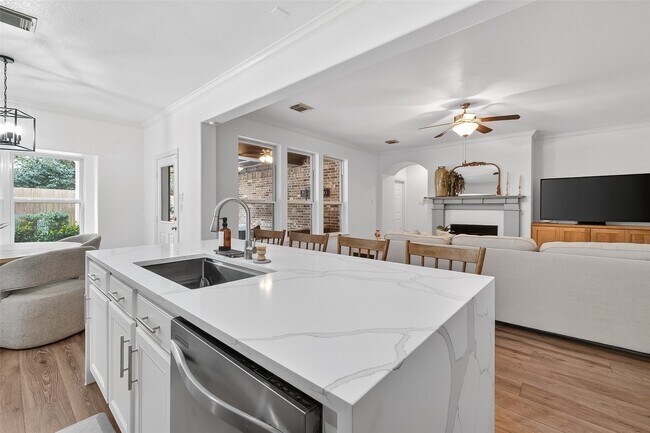 Building Photo - 66 S Longsford Cir