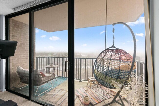 Building Photo - All-Inclusive Luxury Living in Rockville Town Center**