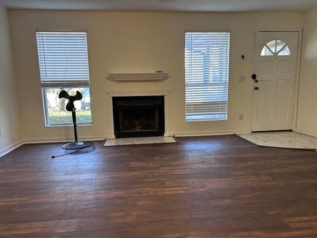 Building Photo - Gated Community- 2BA/1BA Condo