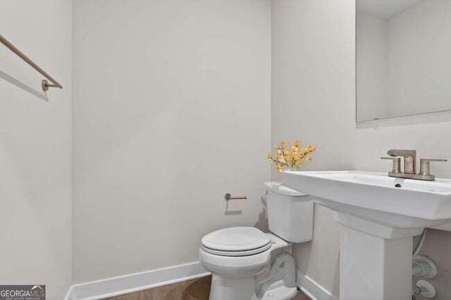 Building Photo - 325 Enchanted Ct