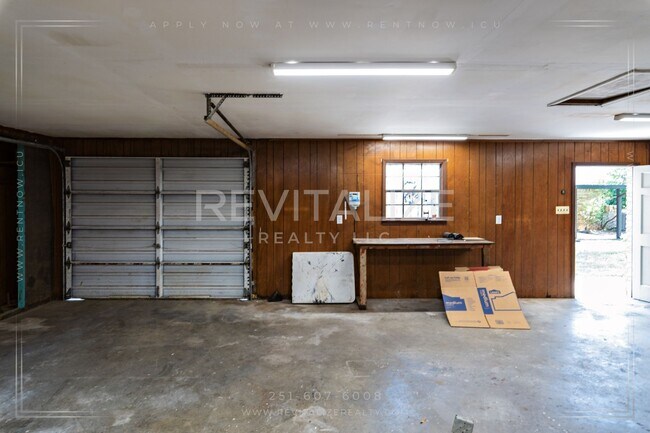 Building Photo - Spacious Brick Home in West Mobile!