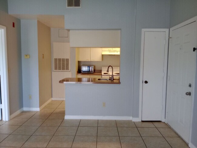 Building Photo - 2550 N Alafaya Trail