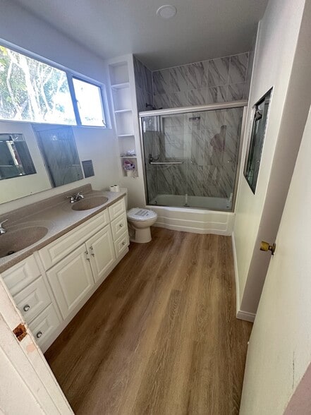 bathroom - 6213 Commodore Sloat Dr