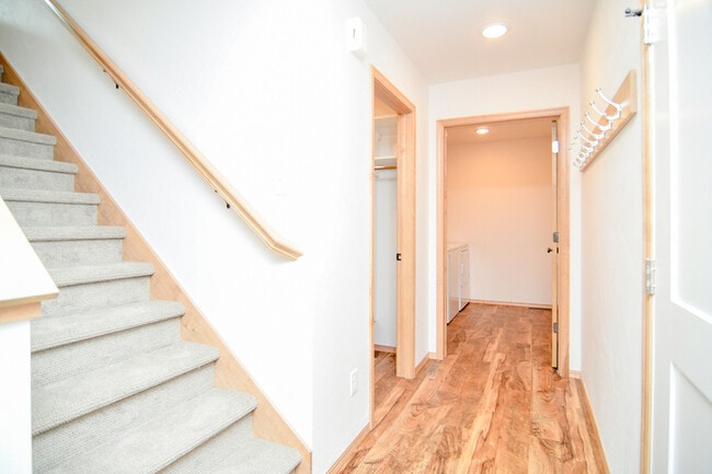 Building Photo - 2220 Blue Stem Ln