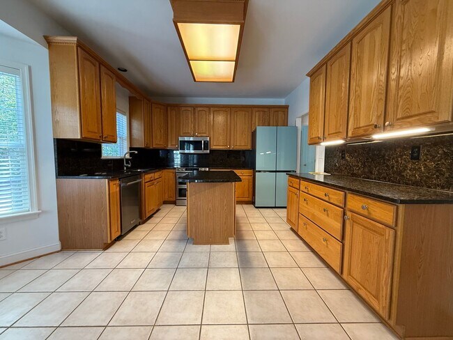 Building Photo - 935 Charter Oaks Dr