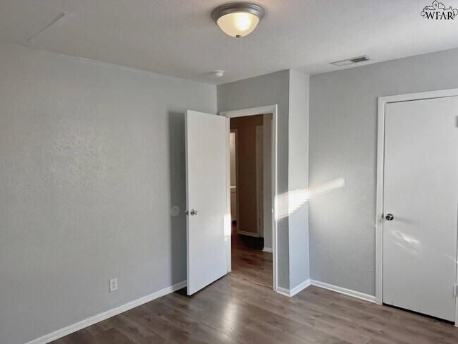 Building Photo - 4118 Palomino St