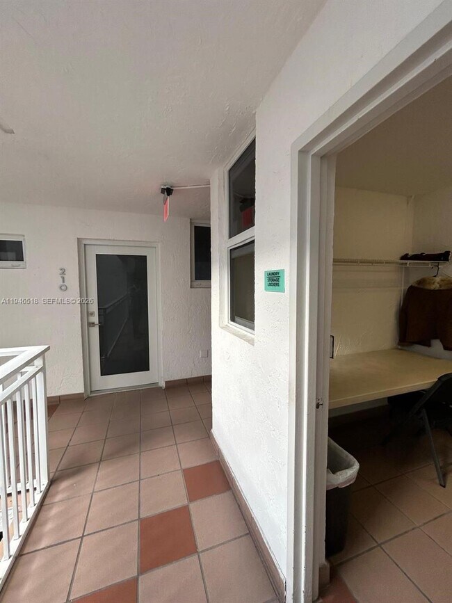 Building Photo - 1666 West Ave