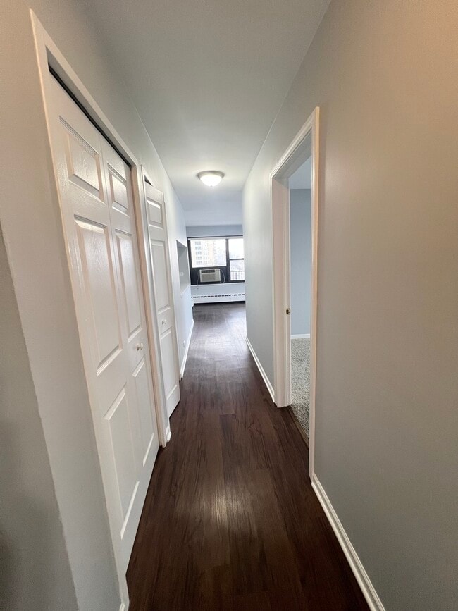 Building Photo - 3410 N Lake Shore Dr