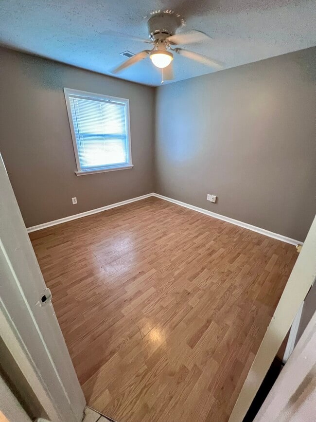 Building Photo - 309 N Marshall Ave