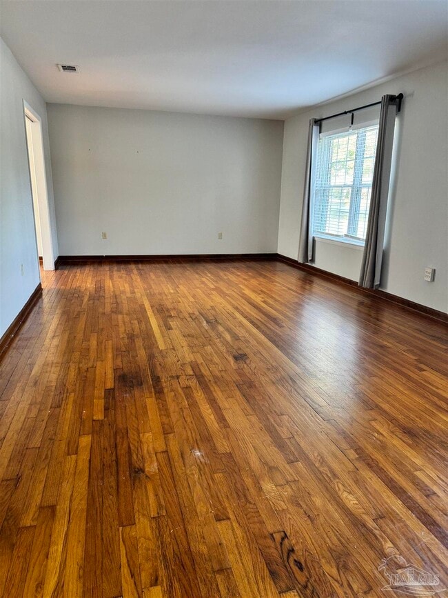 Building Photo - 117 S Sunset Blvd