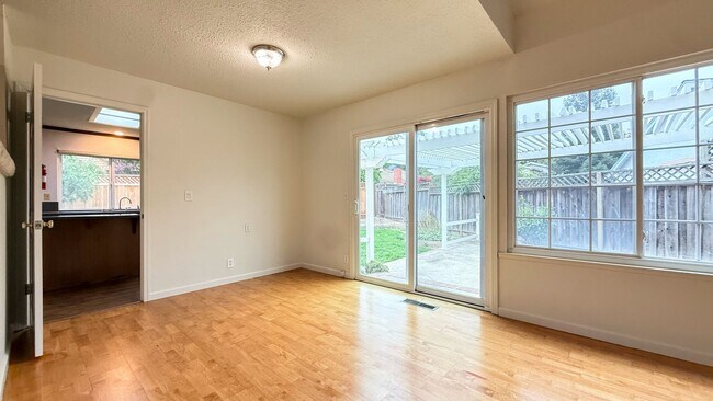 Building Photo - 7214 Chantilley Ct