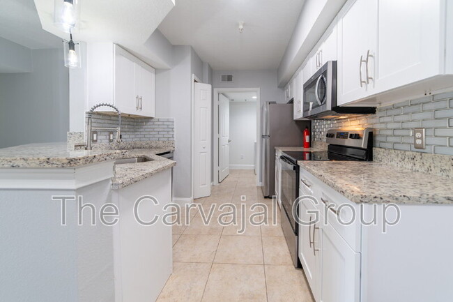 Building Photo - 725 Crest Pines Dr